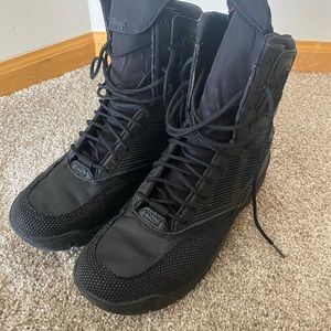 Lightly used Lalo Shadow Amphibian 8 Black ops tactical boots size 11.